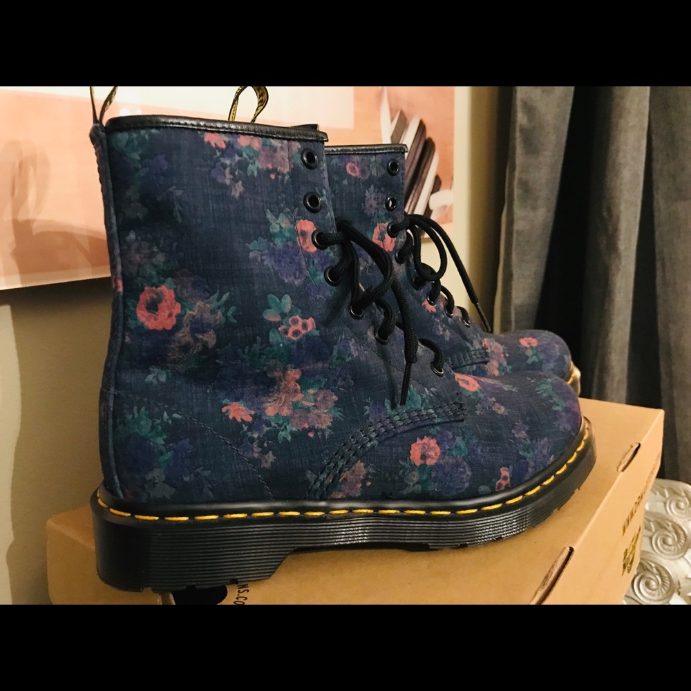 Dr.Martens CASTEL 8HOLE BOOT DENIM Size 8